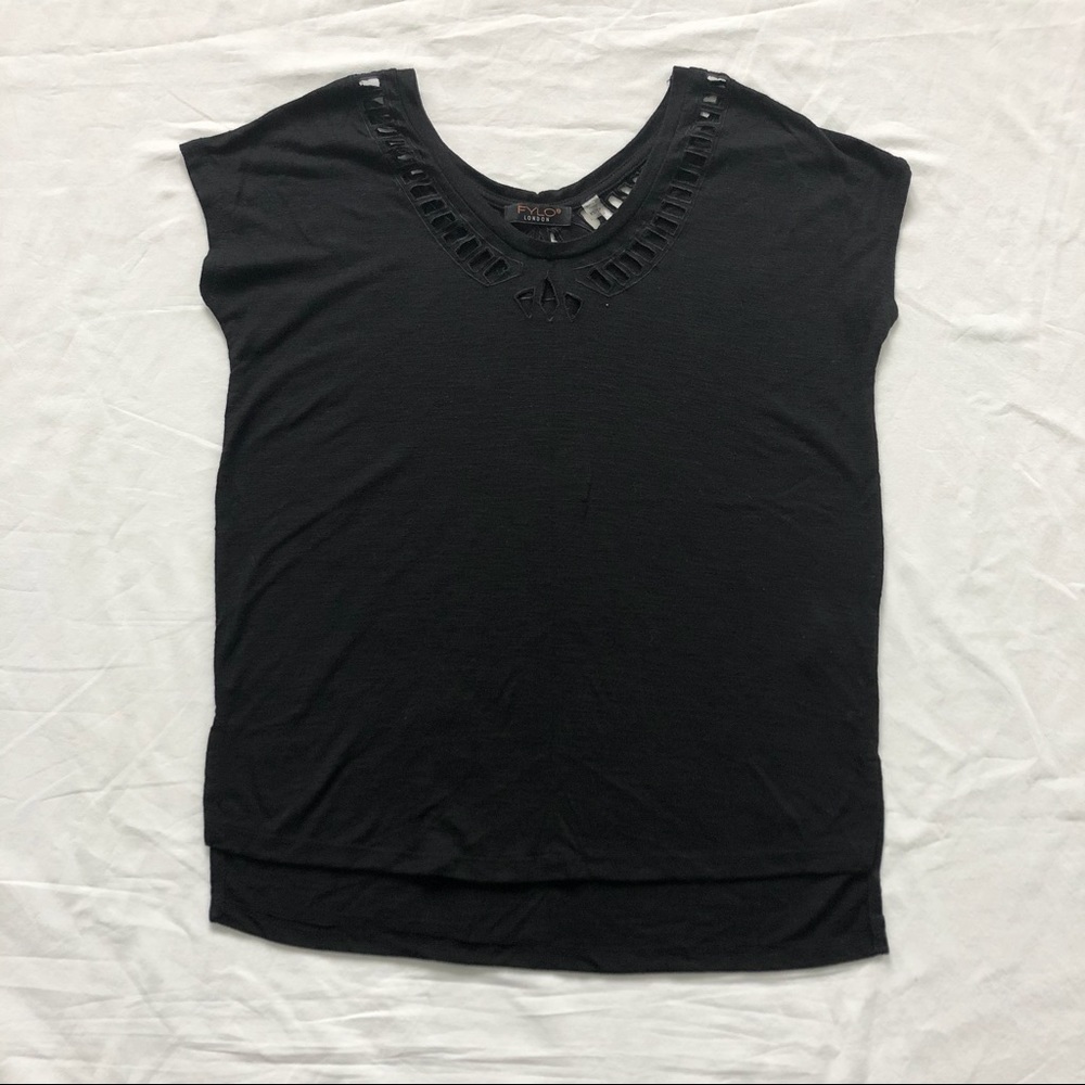 3/$20 🖤 Black Cutout T-Shirt with Side Slits